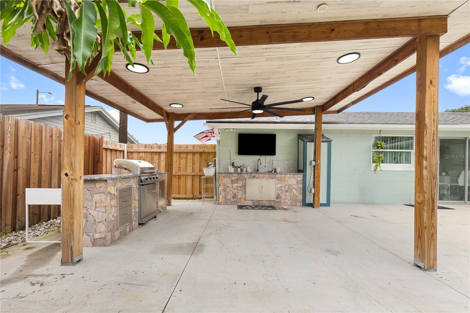 10112 Enchanted Oaks Ct Property Photo 23
