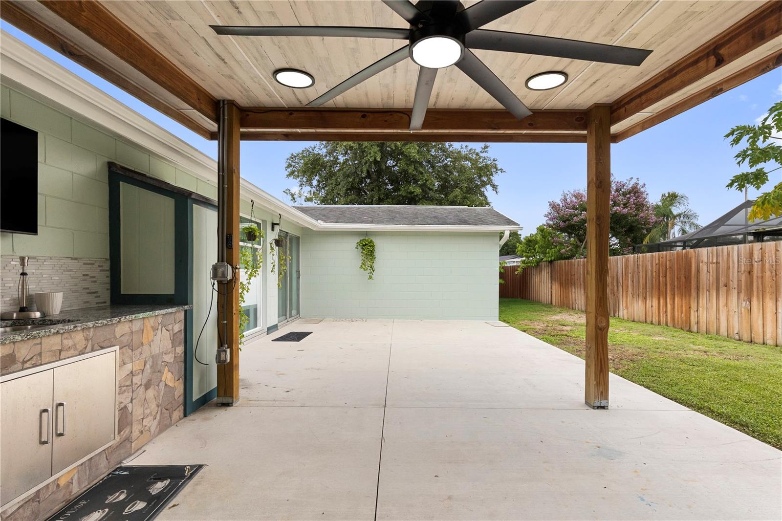 10112 Enchanted Oaks Ct Property Photo 24