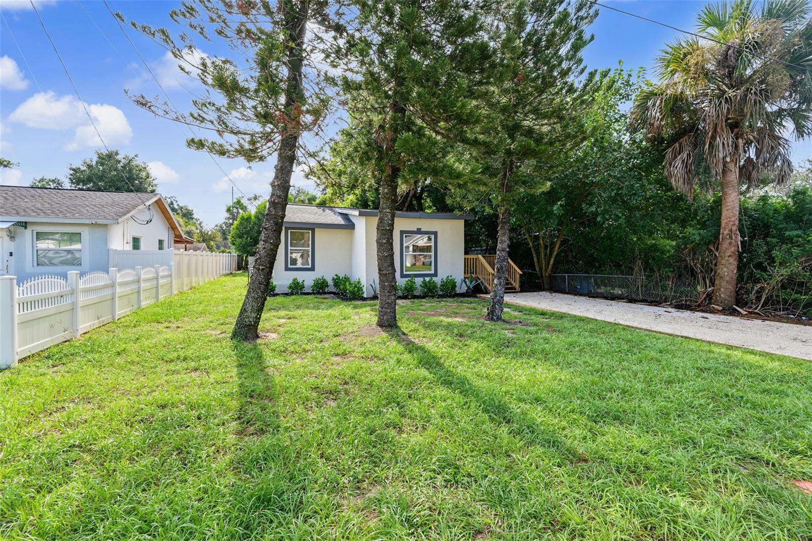 8713 N Edison Ave Property Photo