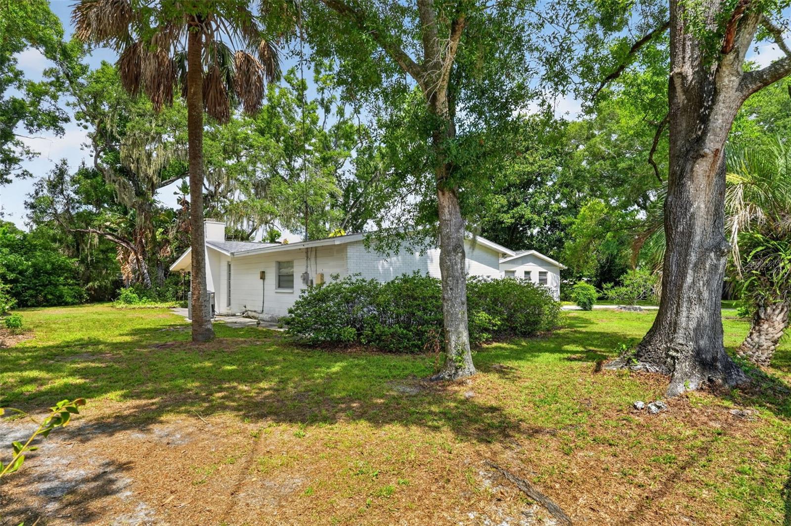 601 Winham St Property Photo 3