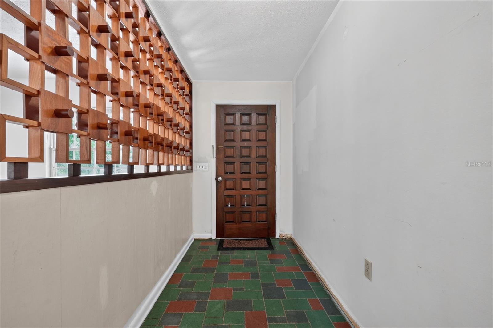 601 Winham St Property Photo 5
