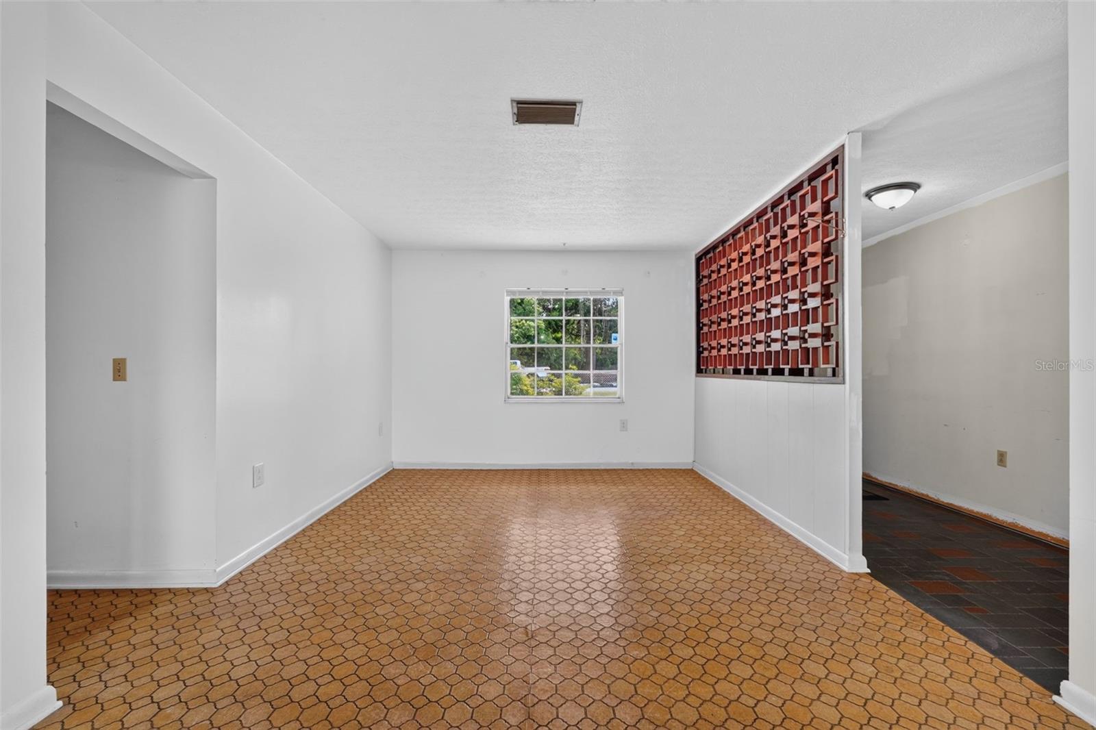 601 Winham St Property Photo 7