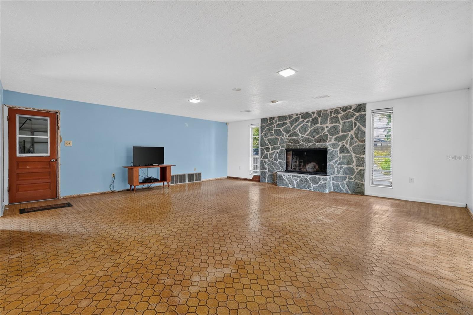 601 Winham St Property Photo 16