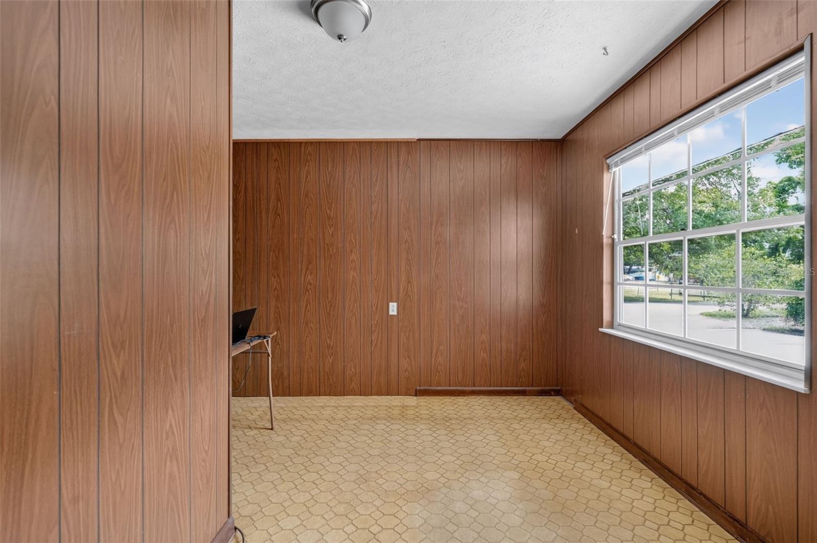 601 Winham St Property Photo 18