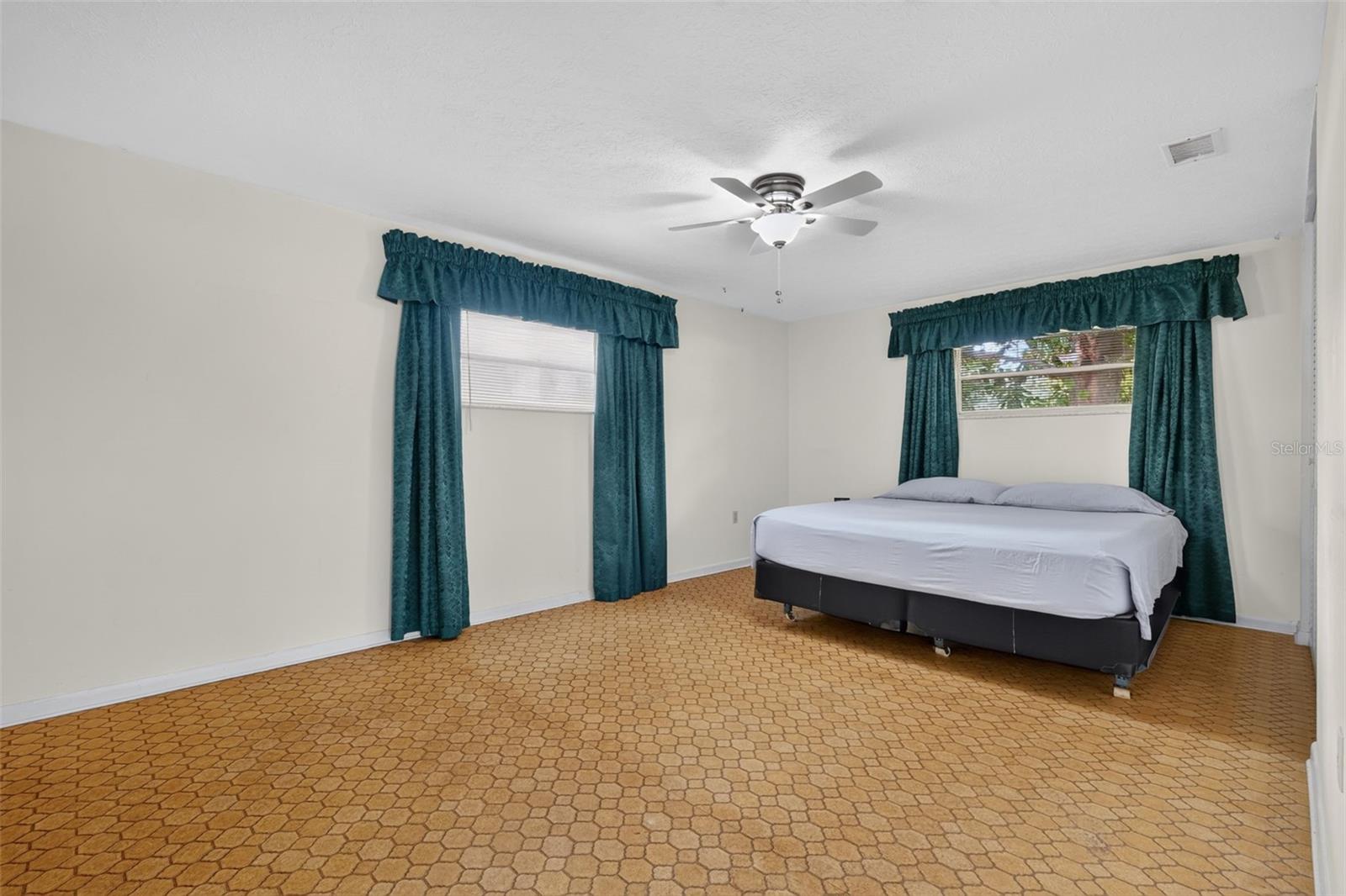 601 Winham St Property Photo 20