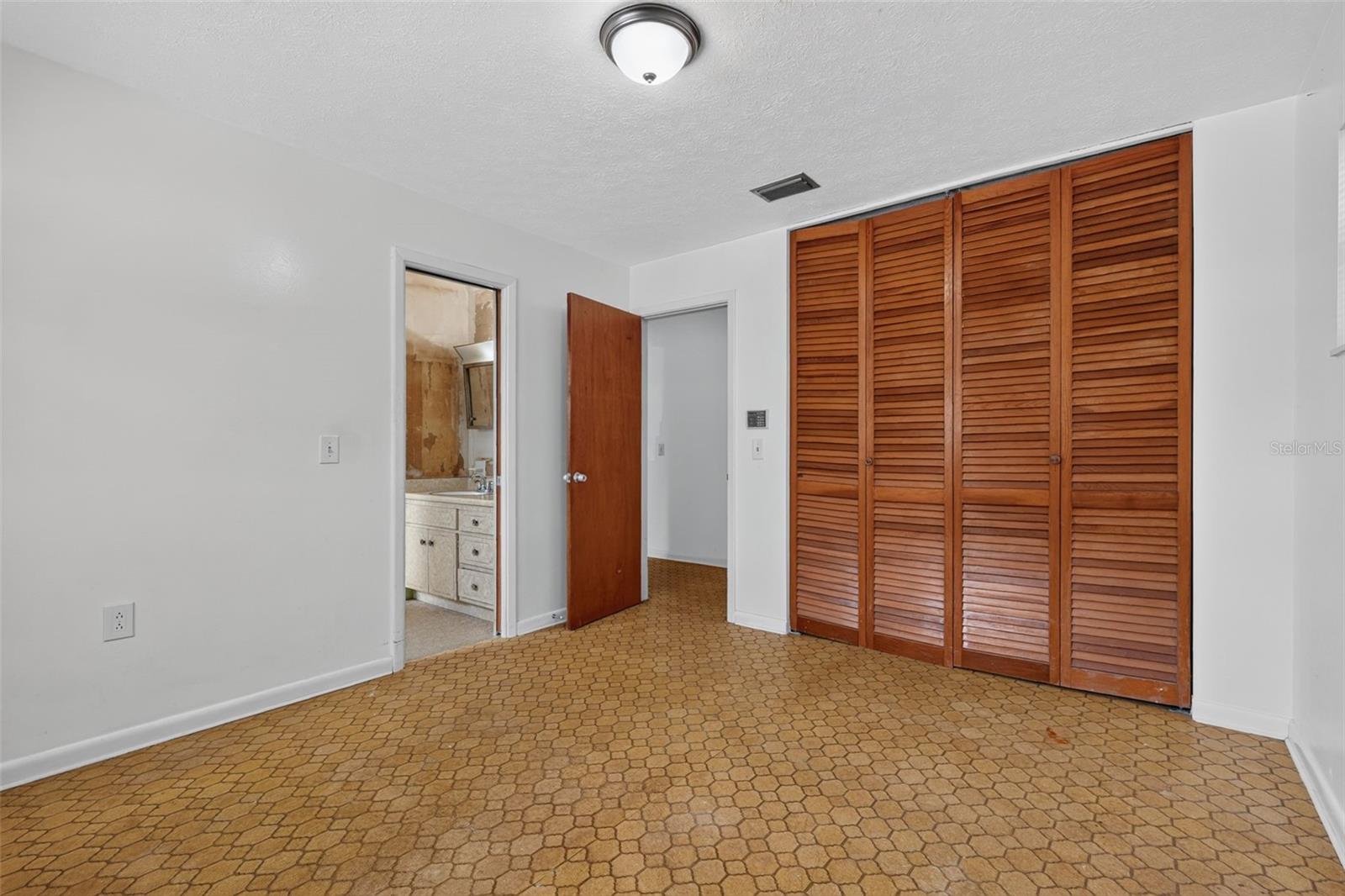 601 Winham St Property Photo 25