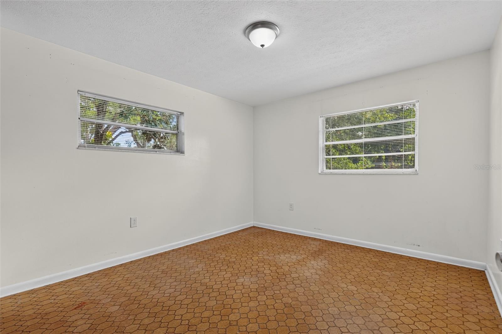 601 Winham St Property Photo 26