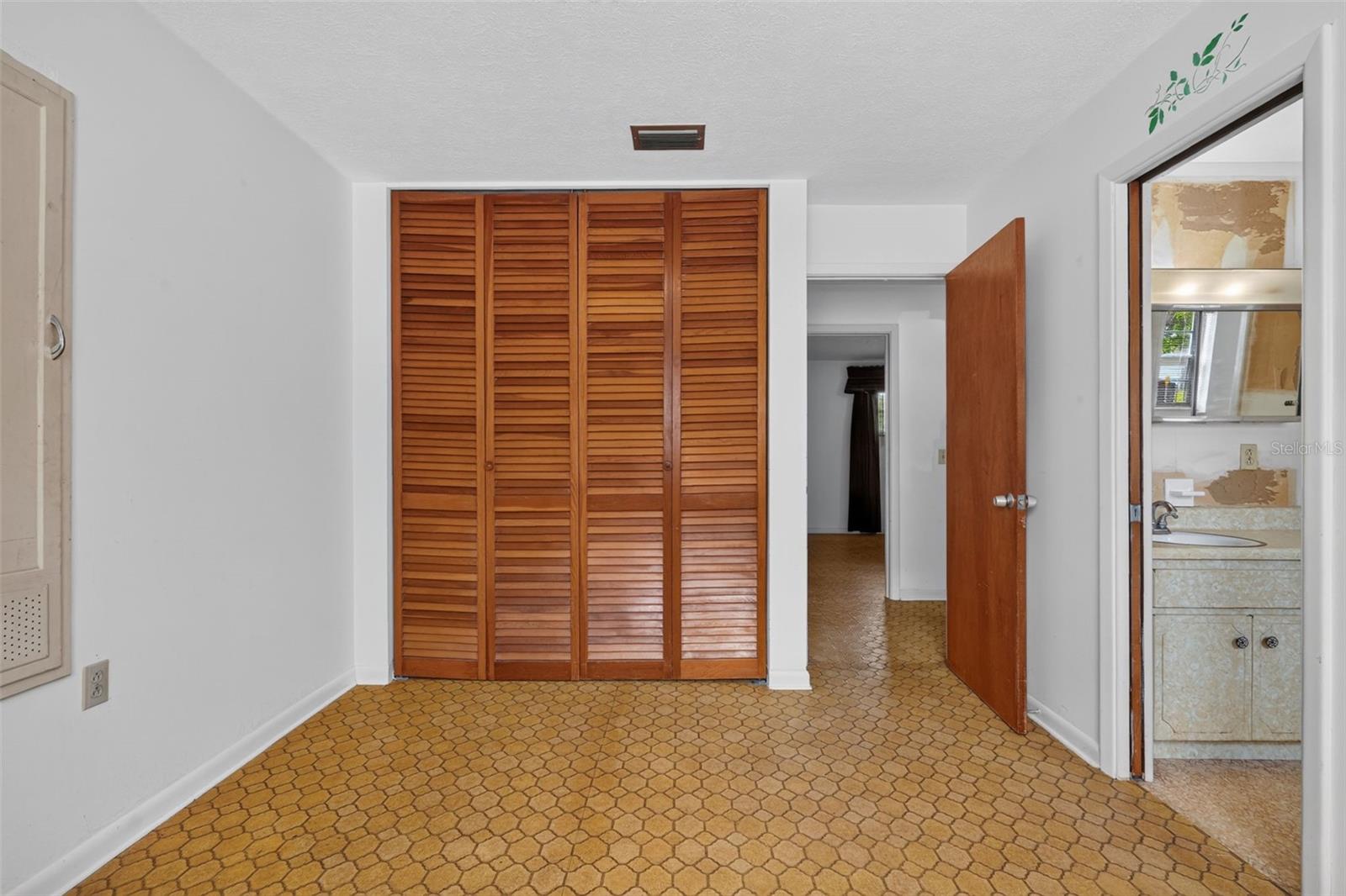 601 Winham St Property Photo 27