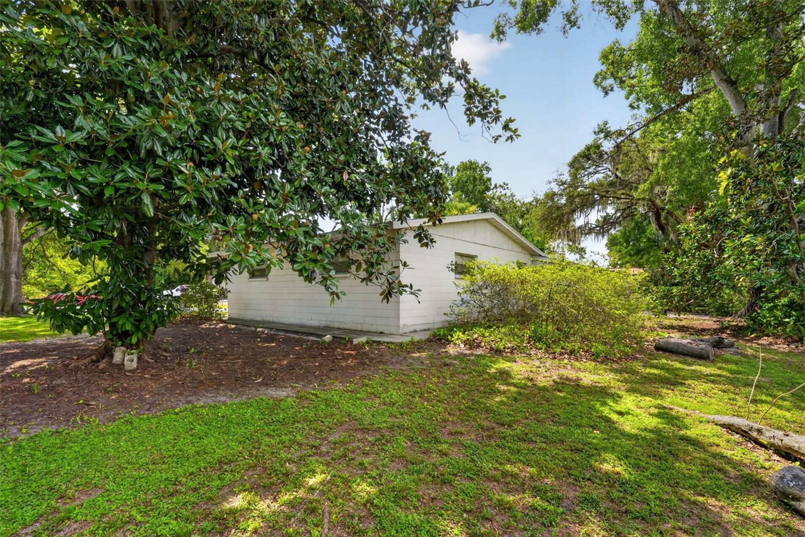 601 Winham St Property Photo 36