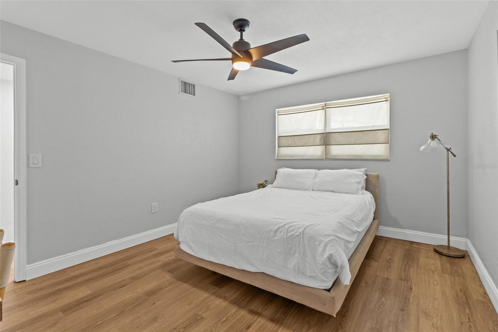 9895 1st St E #5 Property Photo 16