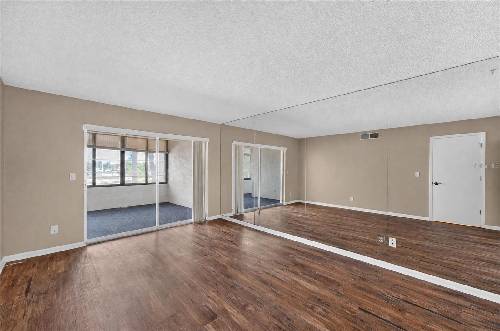 2581 Countryside Blvd #2210 Property Photo 8
