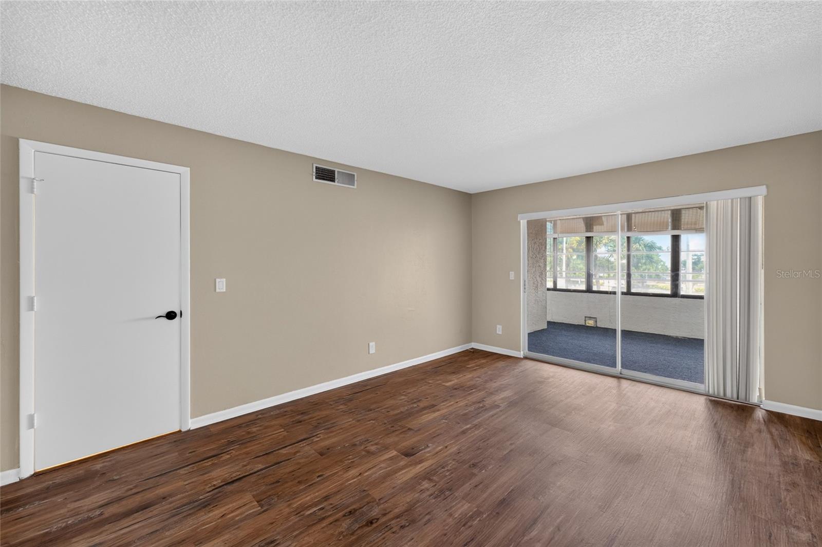 2581 Countryside Blvd #2210 Property Photo 9