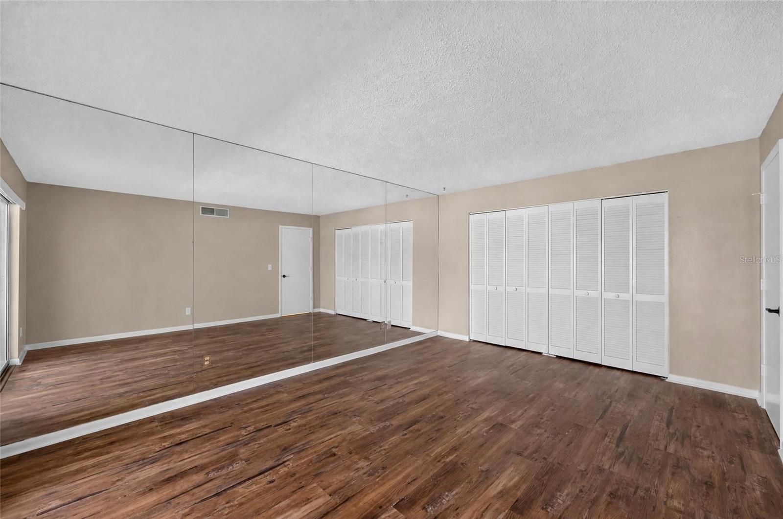 2581 Countryside Blvd #2210 Property Photo 11