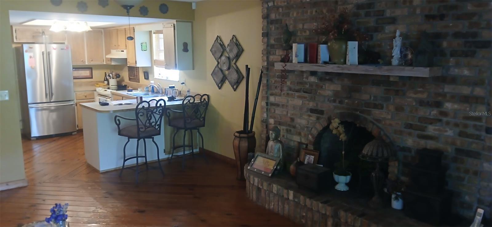 855 N Ridgewood Ave Property Photo 3