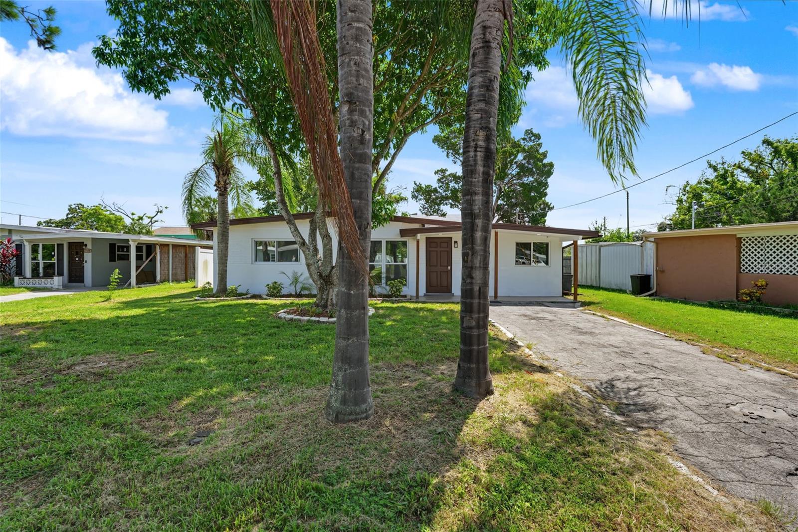 7377 Royal Palm Dr Property Photo 2