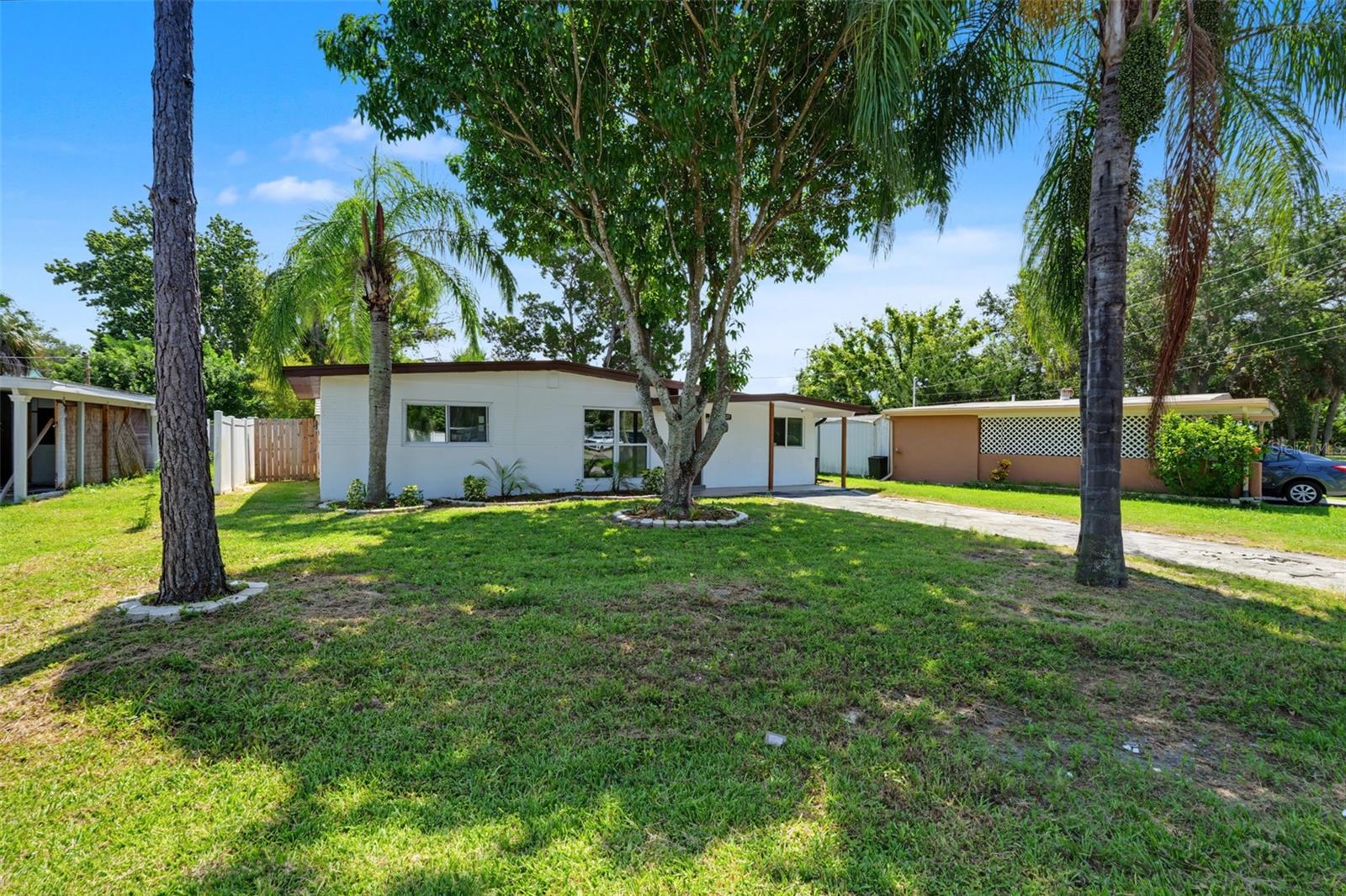 7377 Royal Palm Dr Property Photo 3