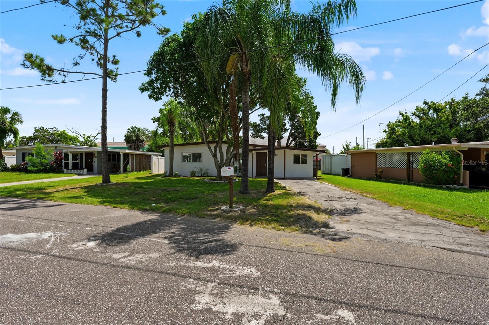 7377 Royal Palm Dr Property Photo 4