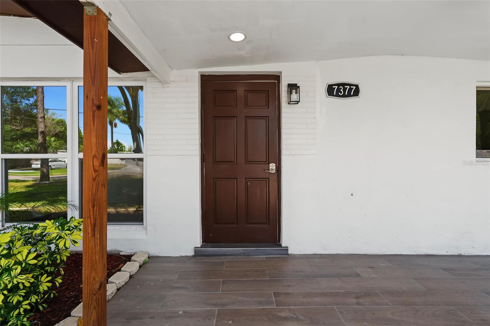7377 Royal Palm Dr Property Photo 5