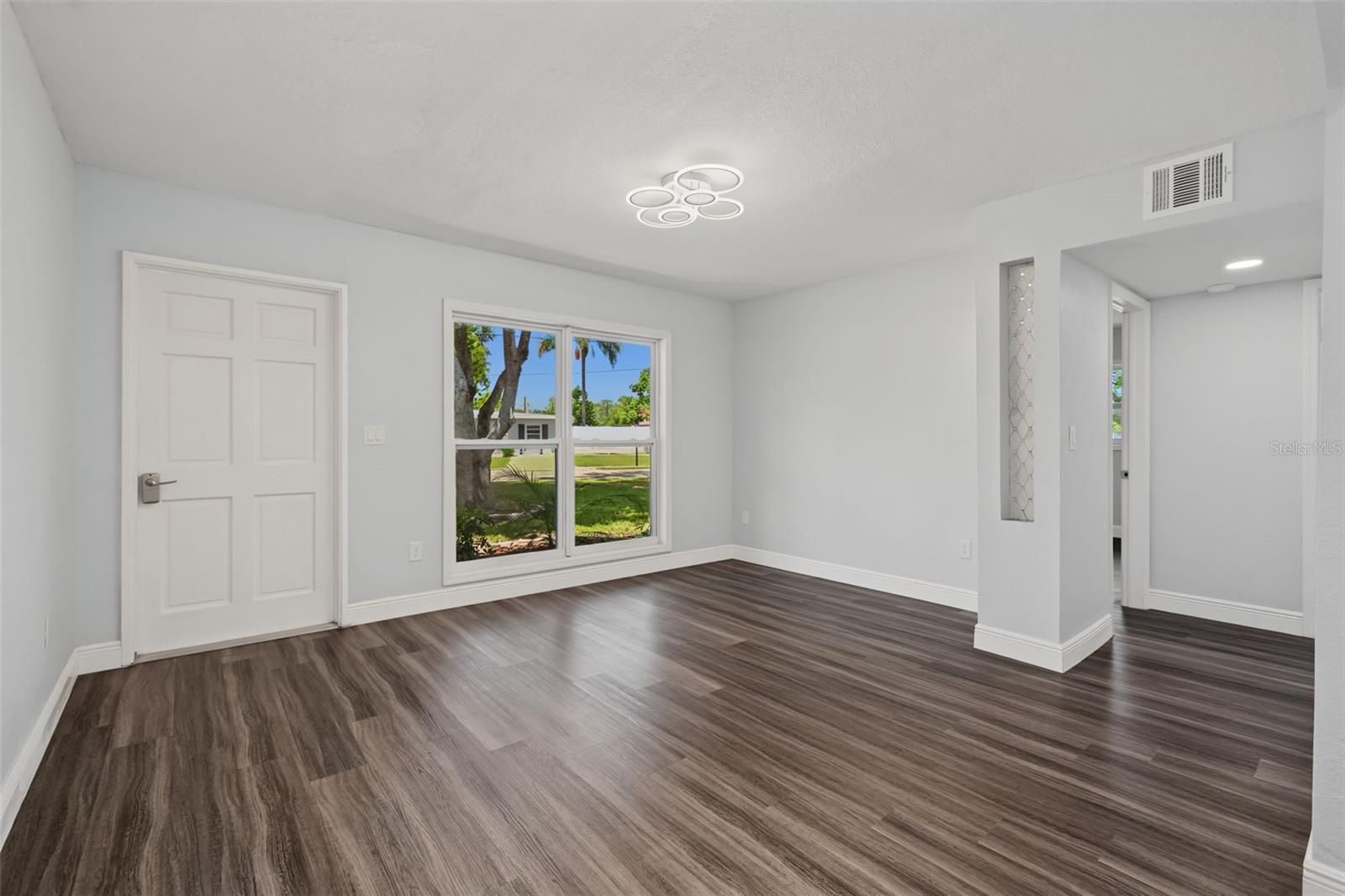 7377 Royal Palm Dr Property Photo 7