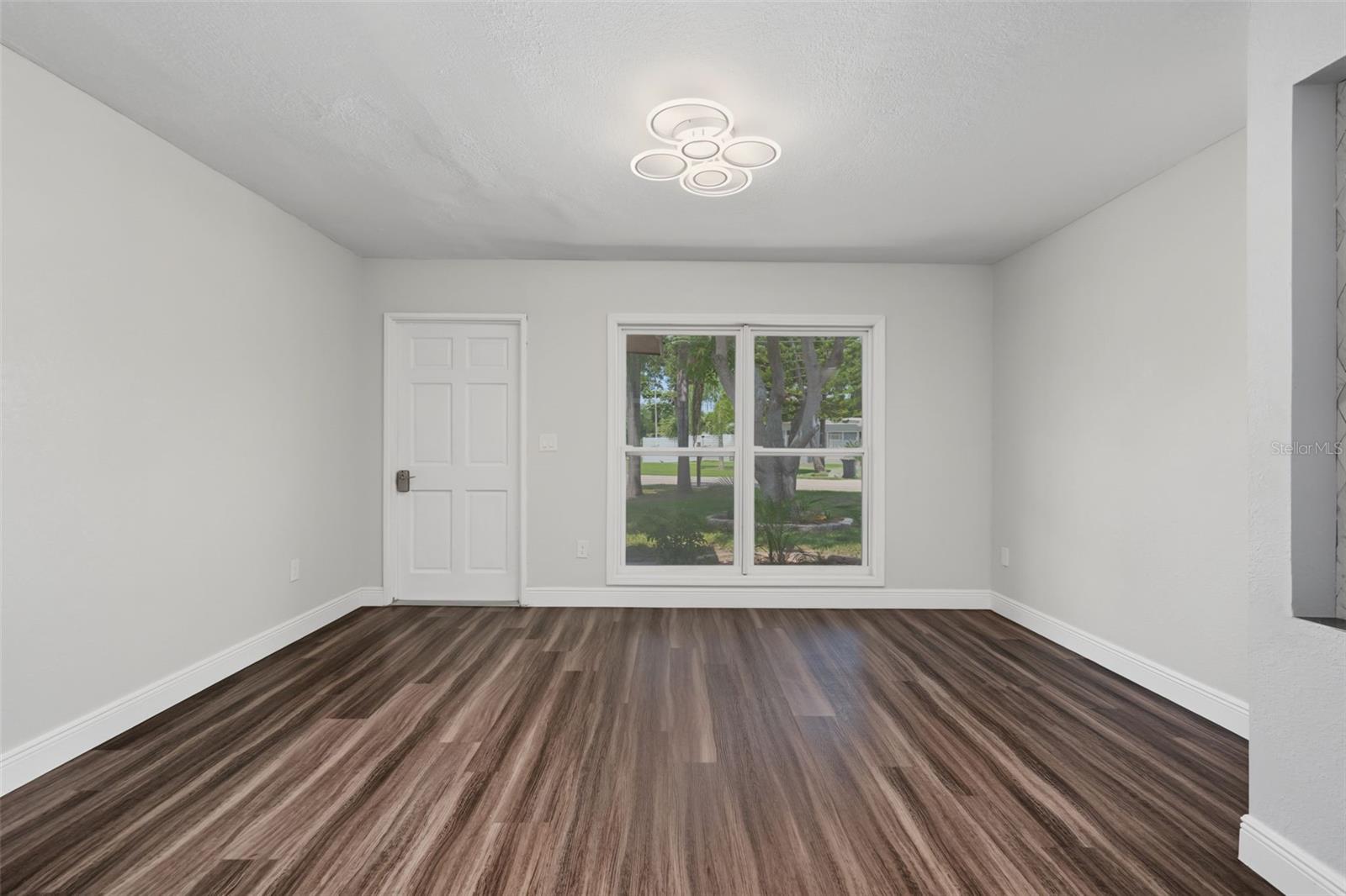 7377 Royal Palm Dr Property Photo 9