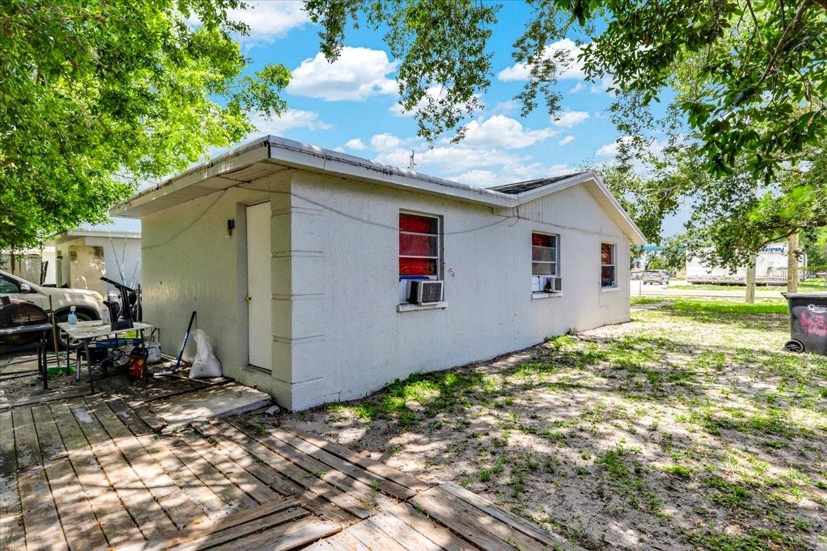4306 9th St E Property Photo 5