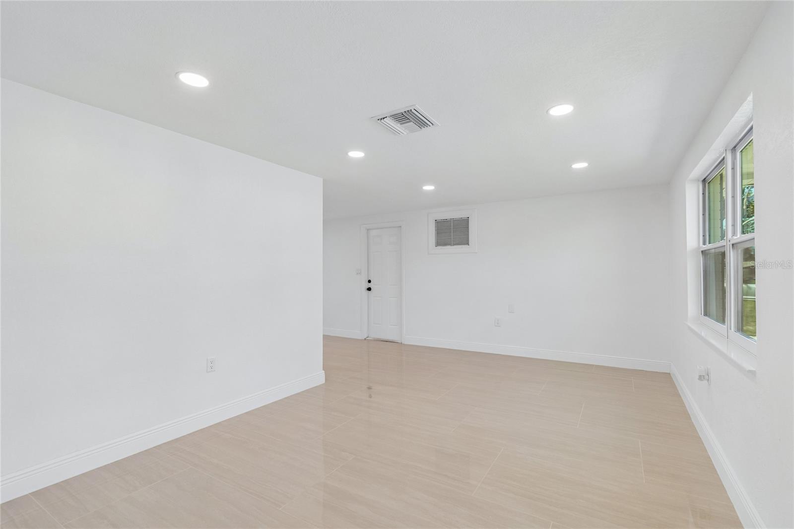 1467 Classic Dr Property Photo 12