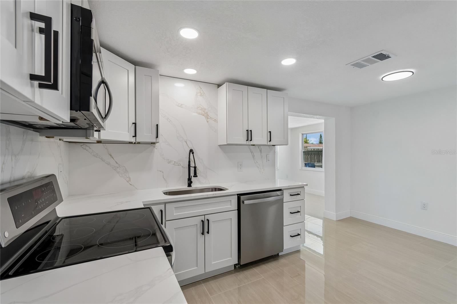 1467 Classic Dr Property Photo 25