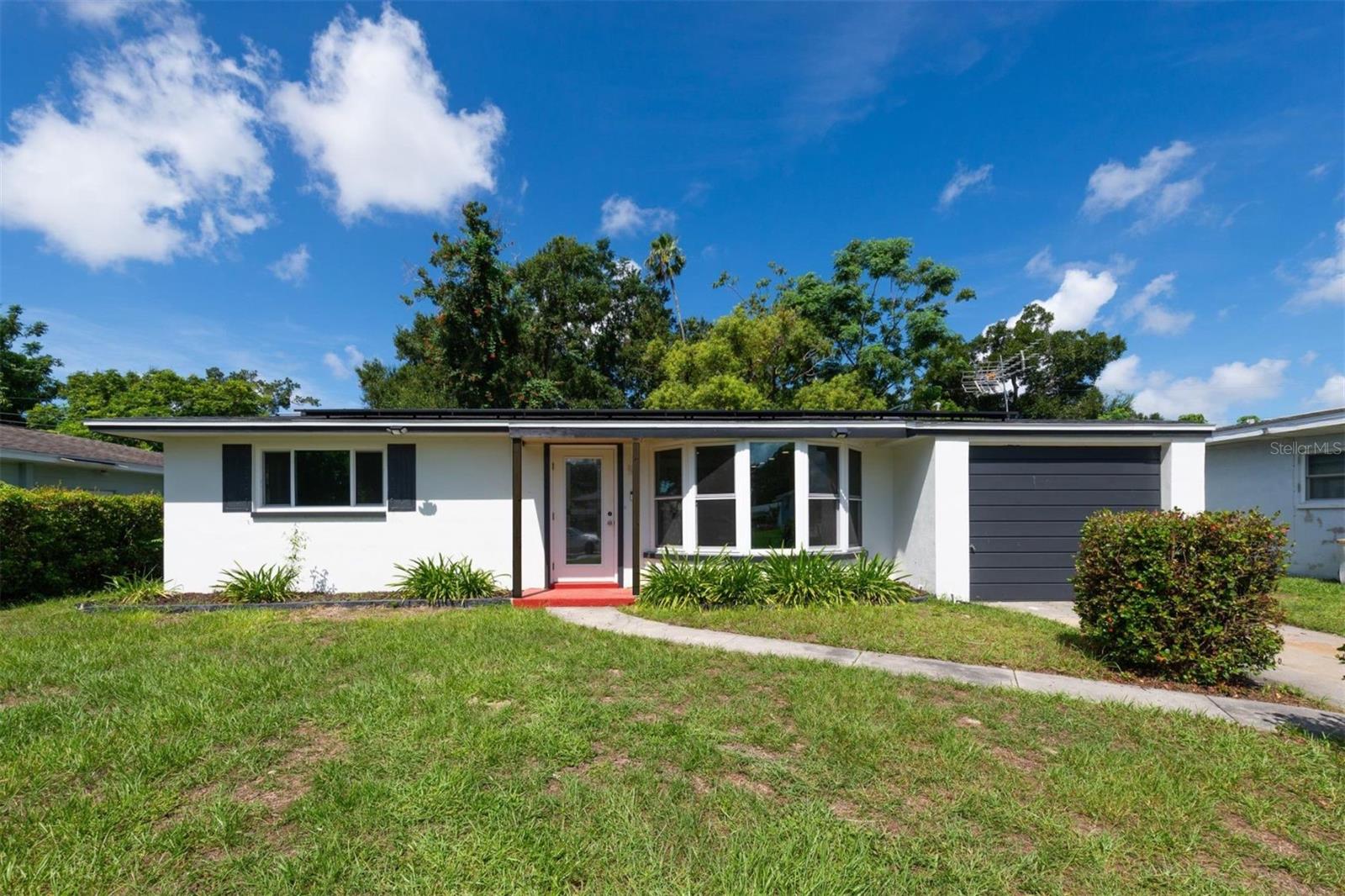 1516 Country Ln W Property Photo 1