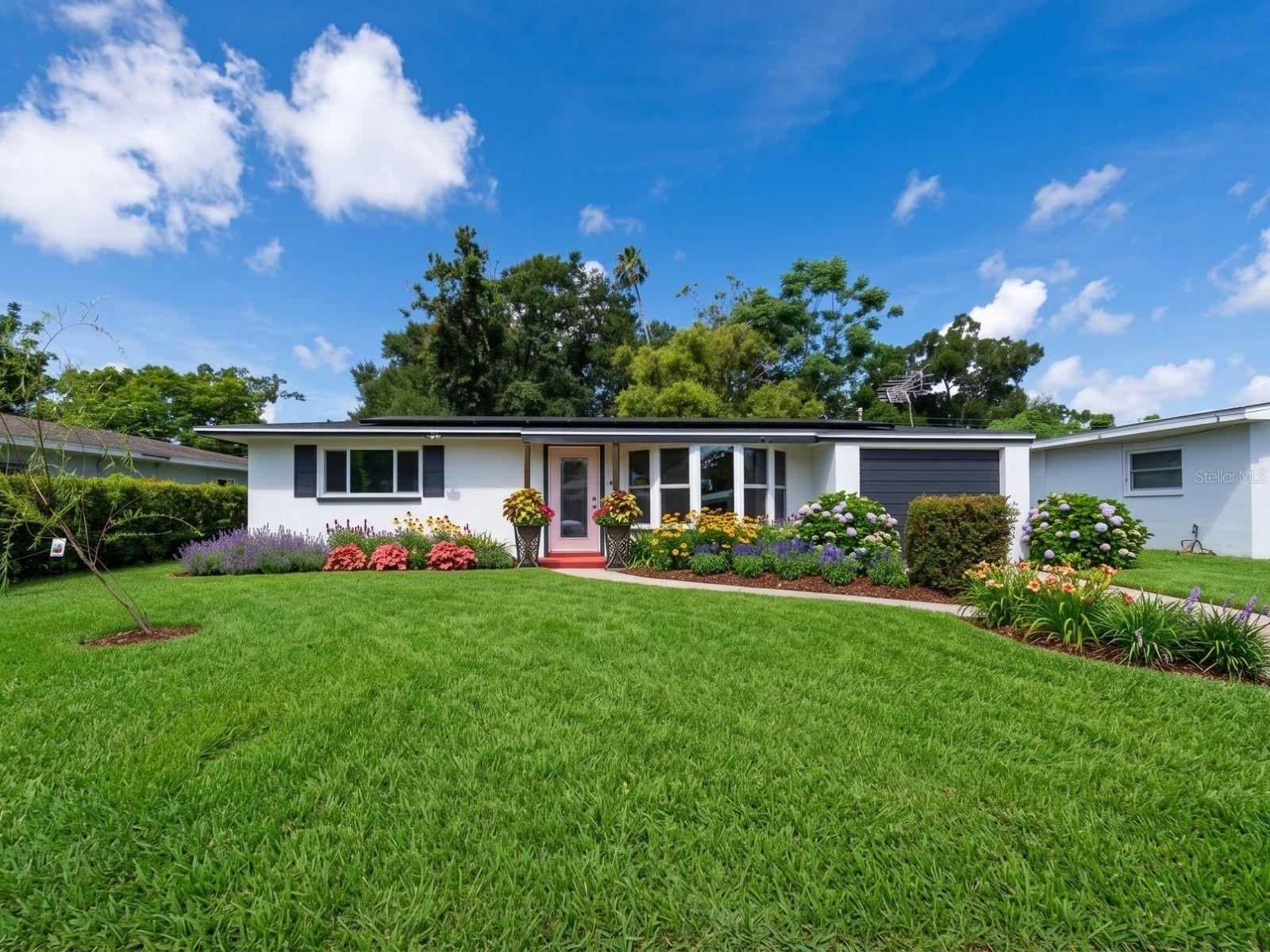 1516 Country Ln W Property Photo 2