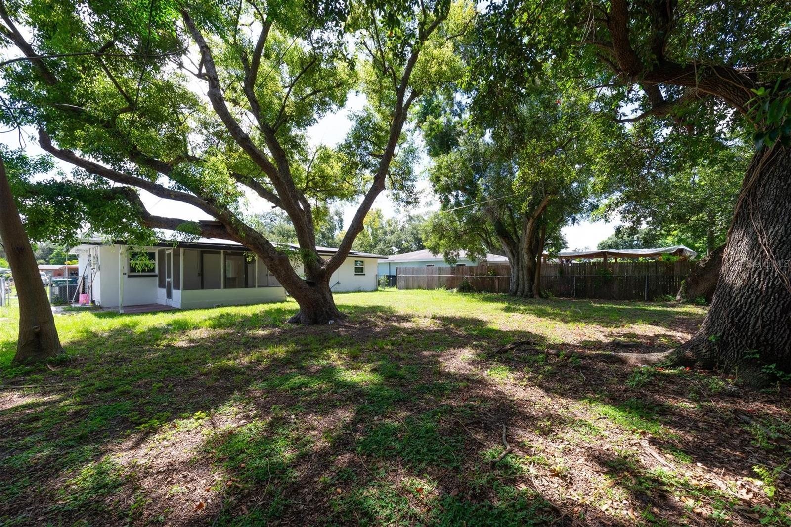 1516 Country Ln W Property Photo 13