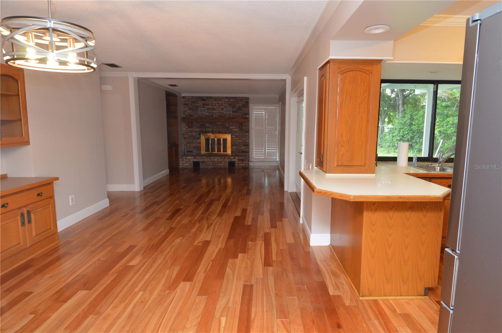 981 Damrosch St Property Photo 6