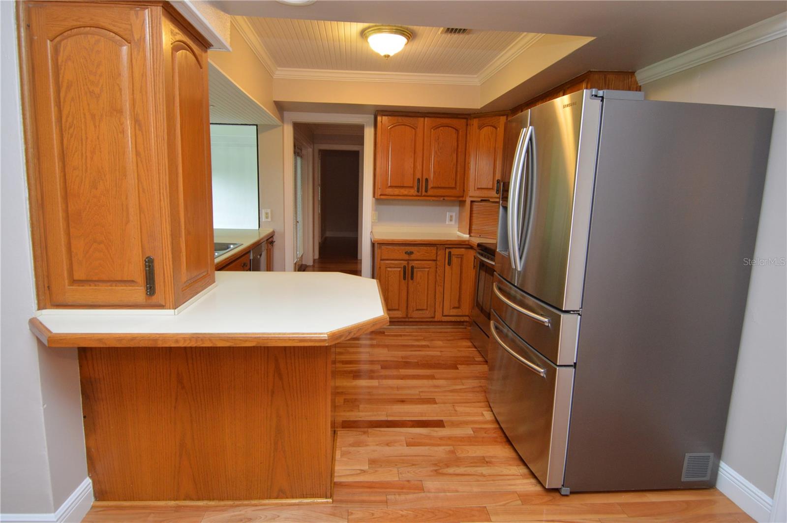 981 Damrosch St Property Photo 8