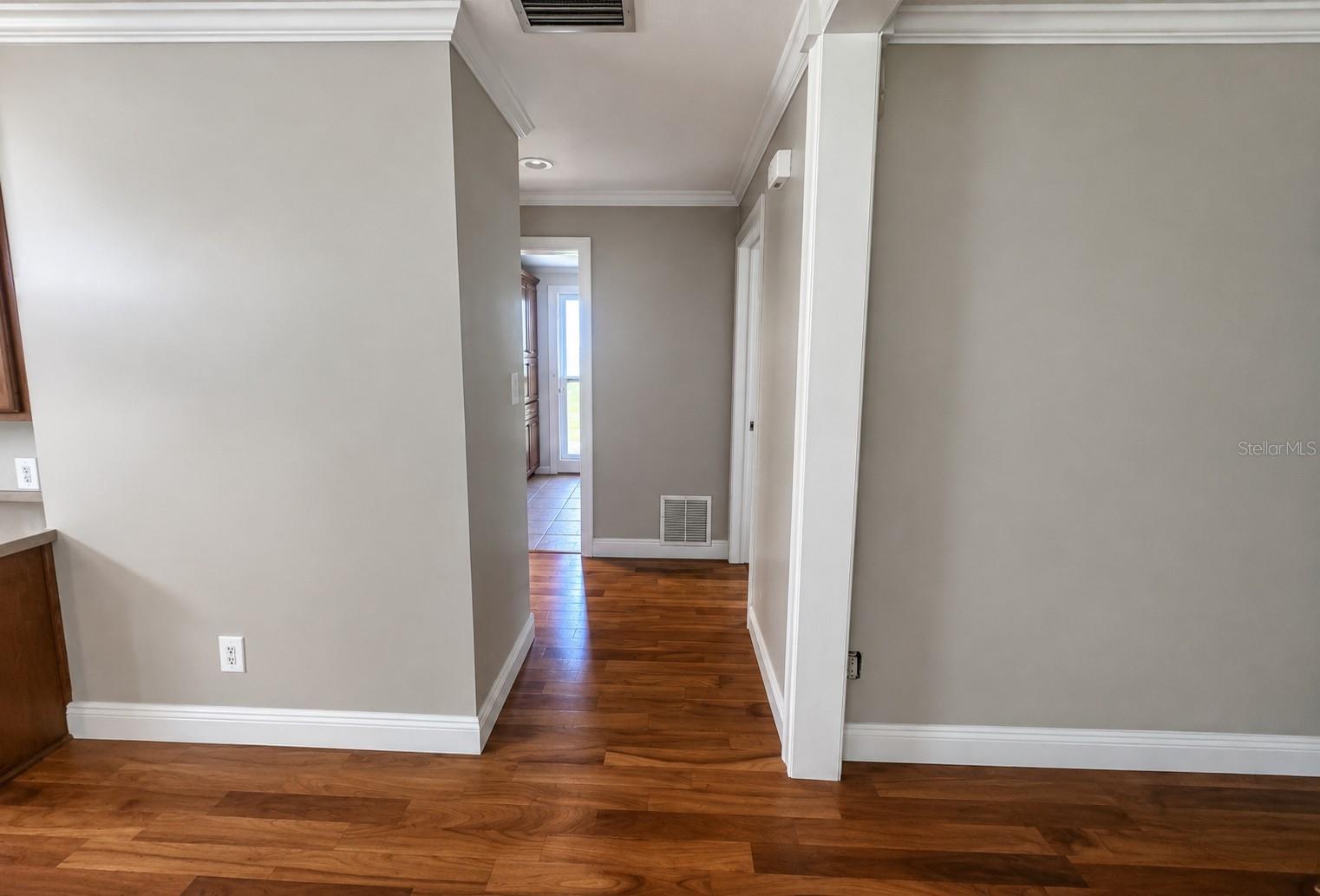 981 Damrosch St Property Photo 23
