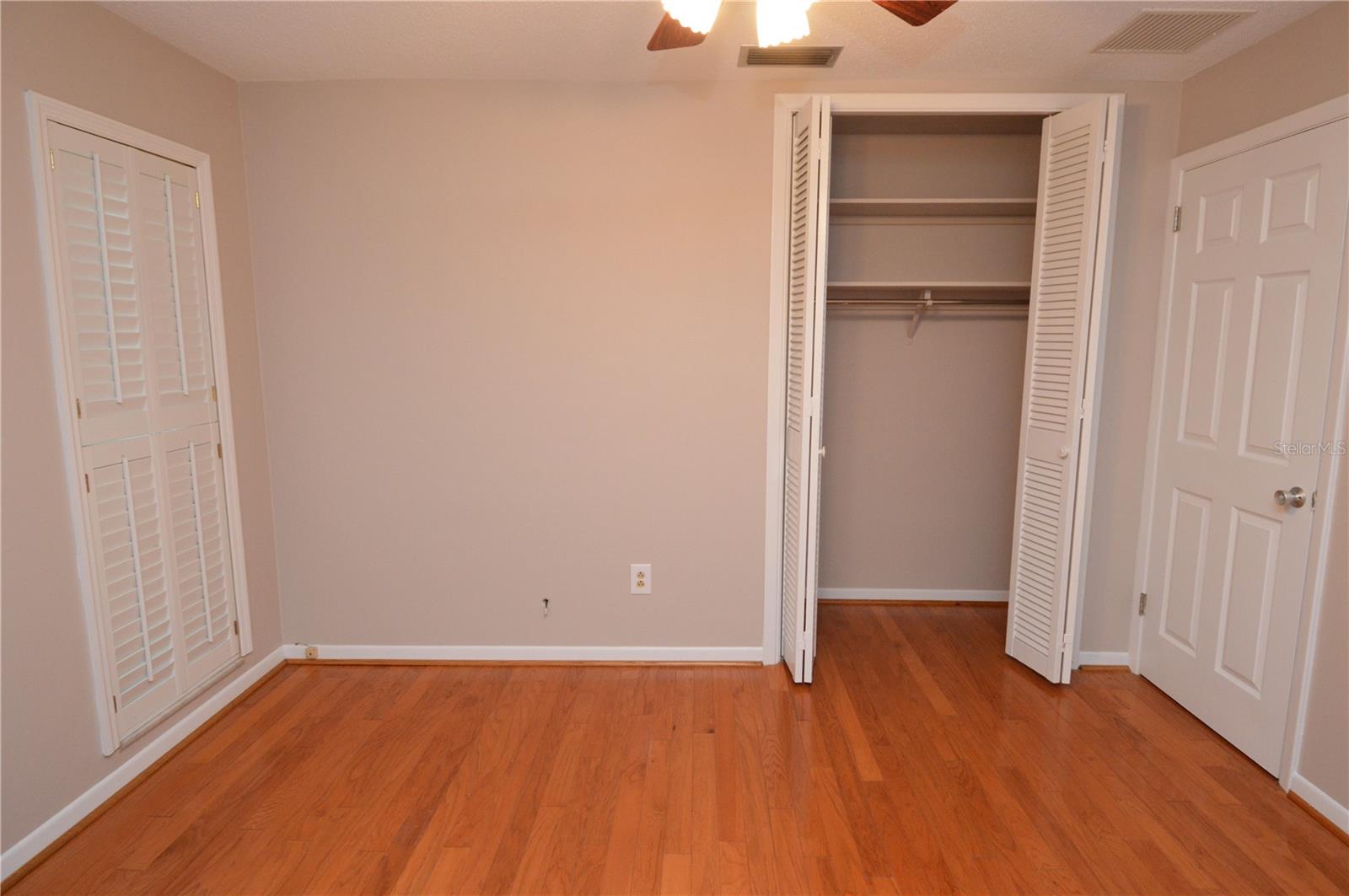 981 Damrosch St Property Photo 28