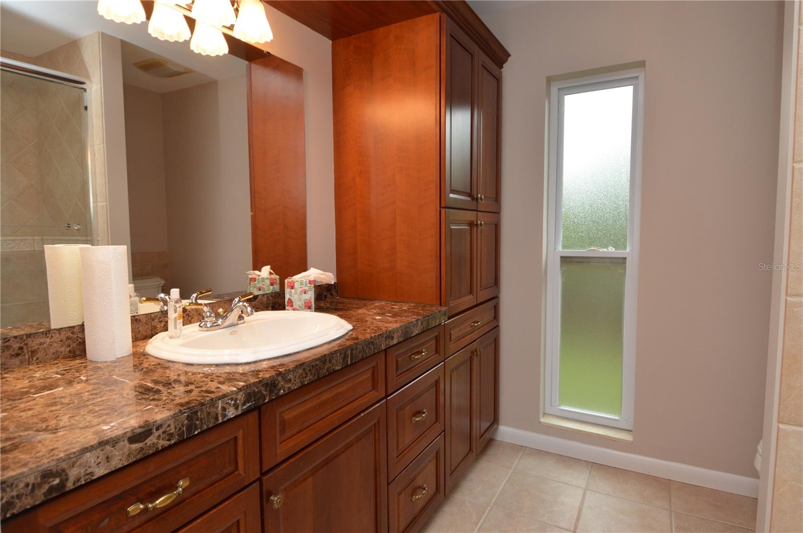 981 Damrosch St Property Photo 31