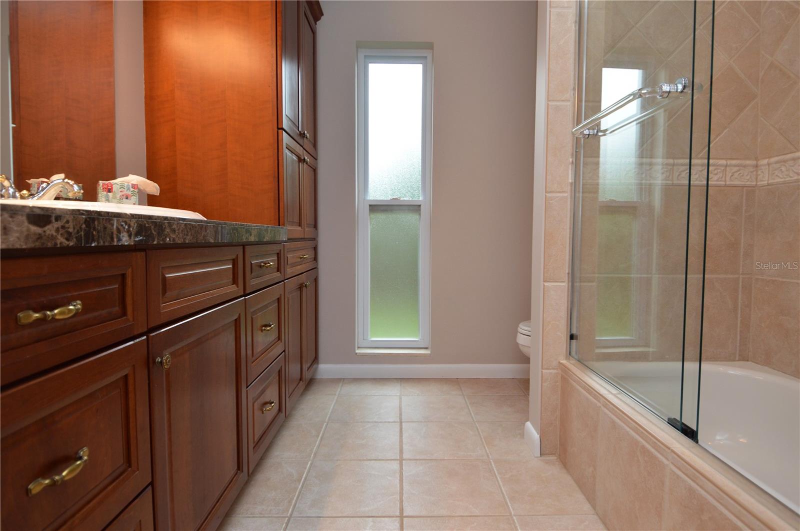 981 Damrosch St Property Photo 32