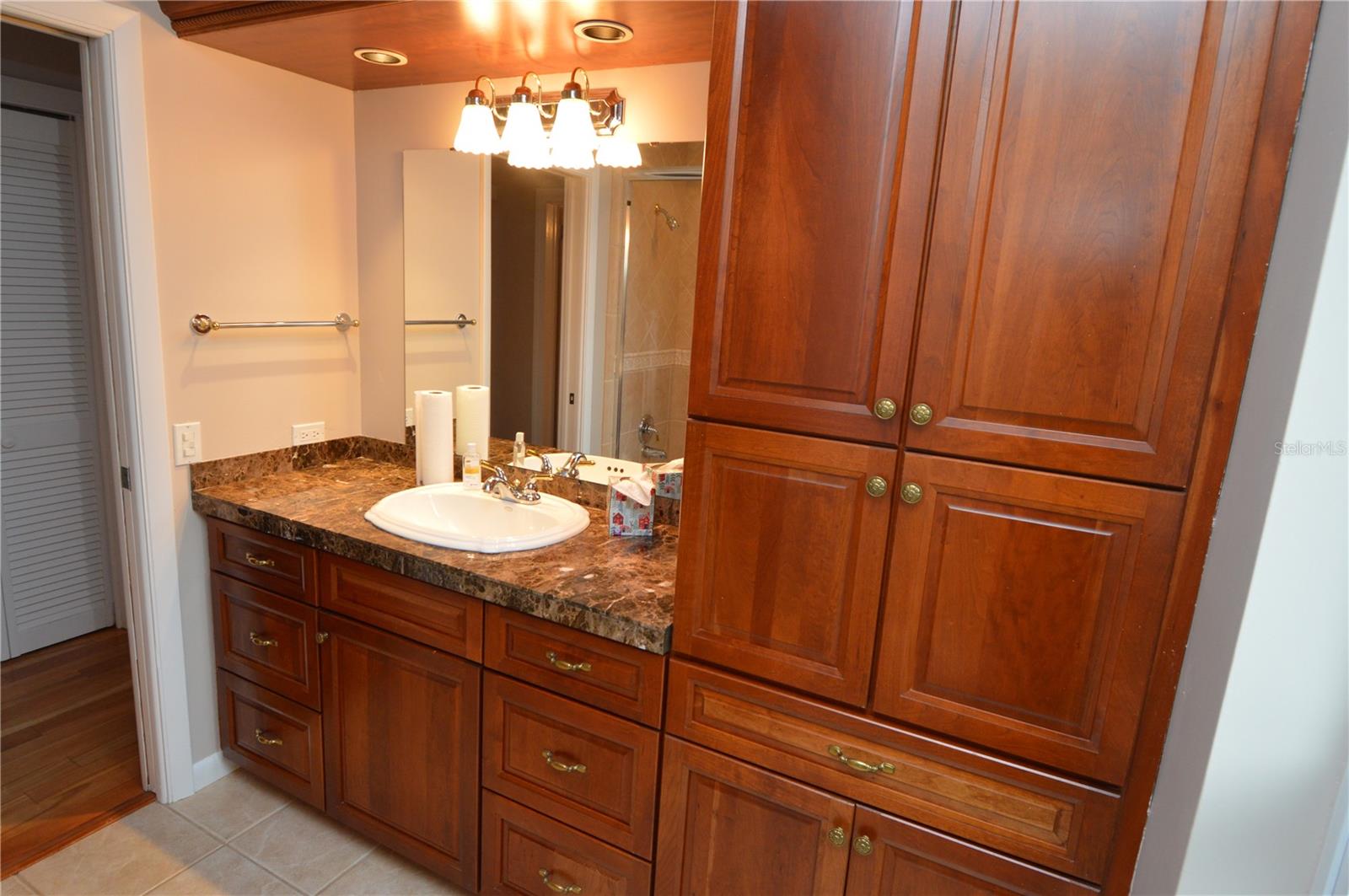 981 Damrosch St Property Photo 34