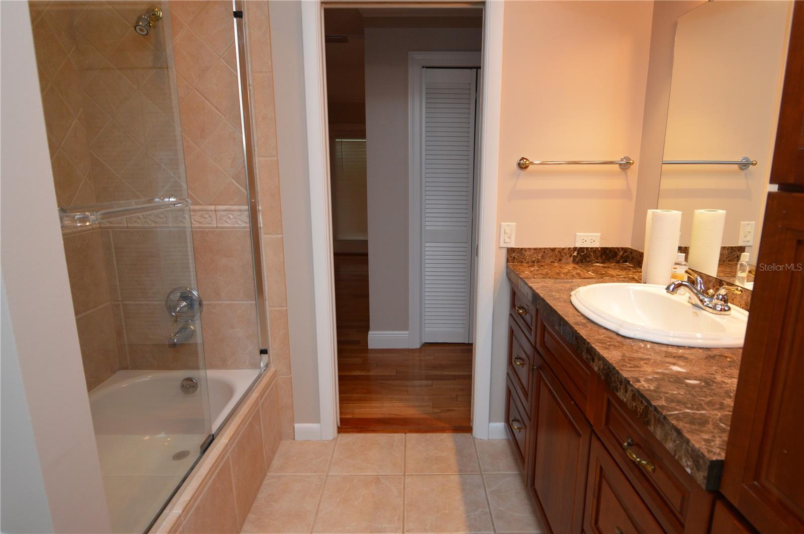 981 Damrosch St Property Photo 35
