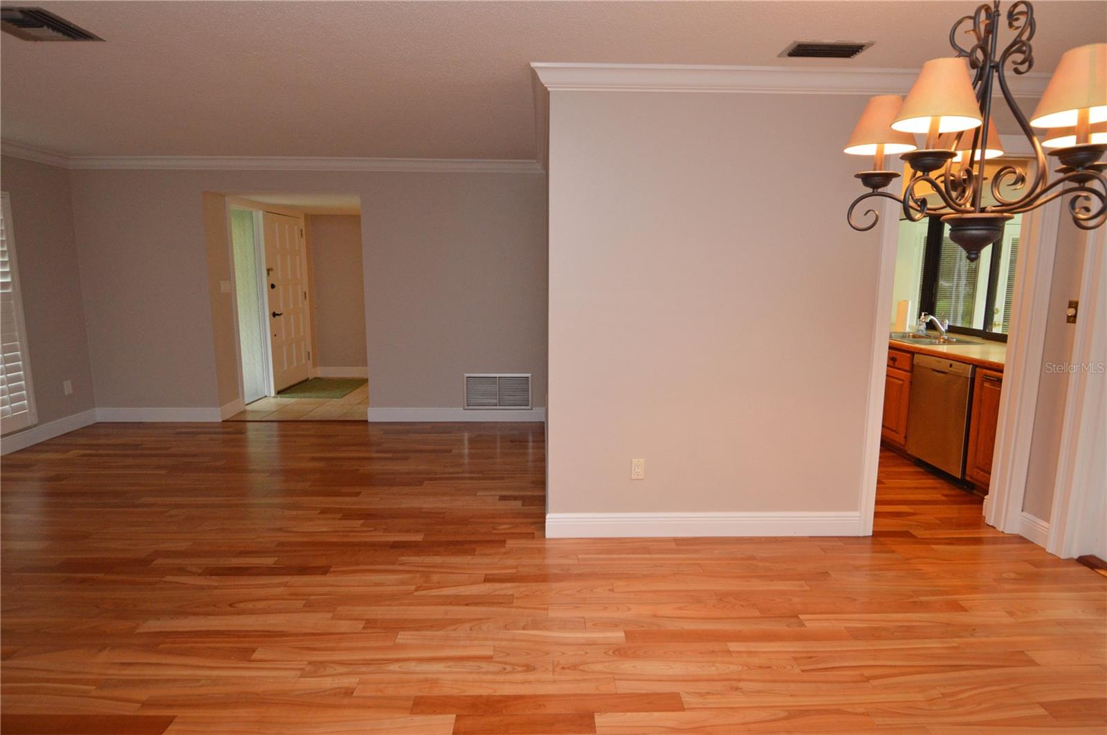 981 Damrosch St Property Photo 44