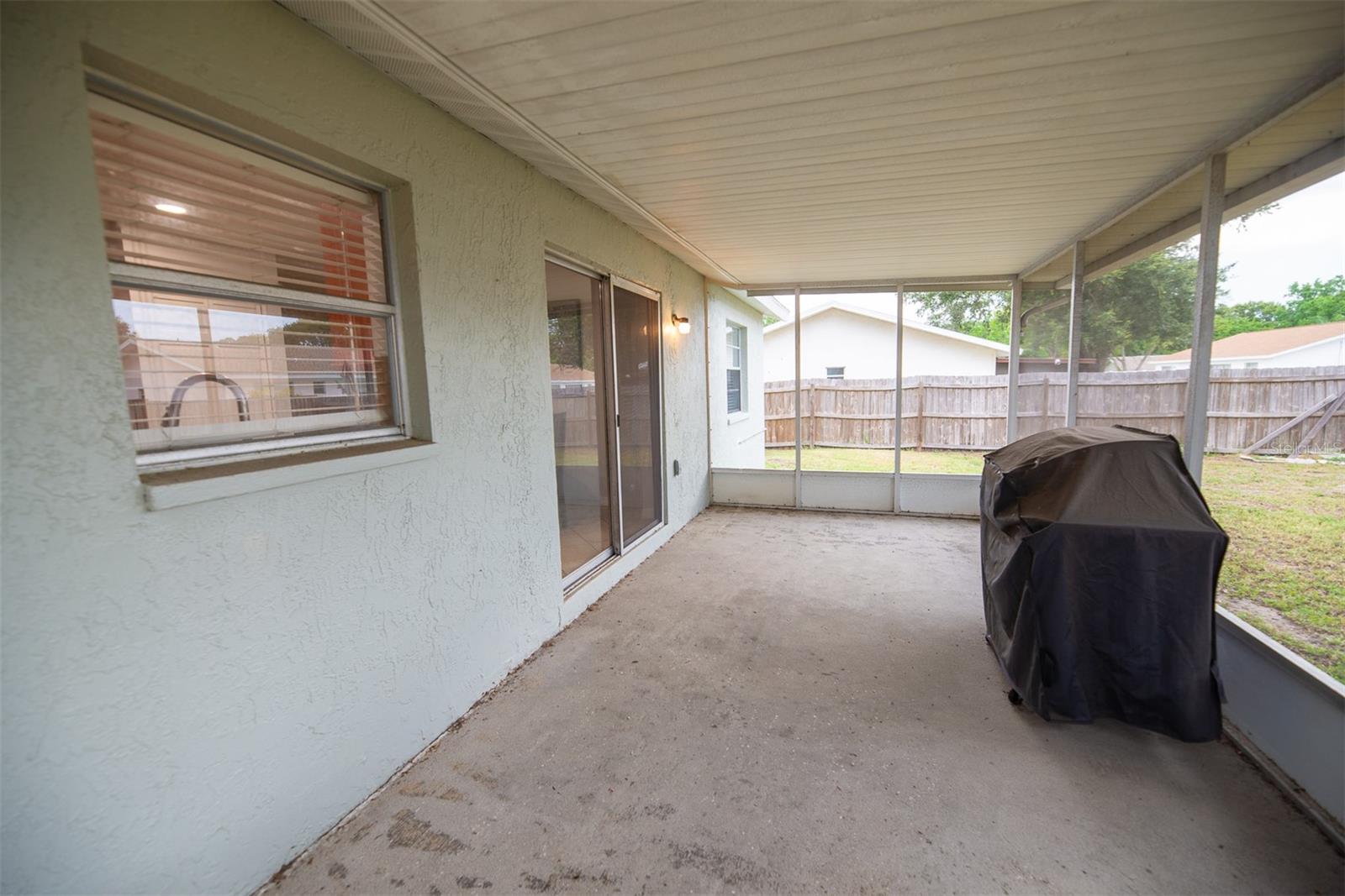 2613 Summit St Property Photo 4