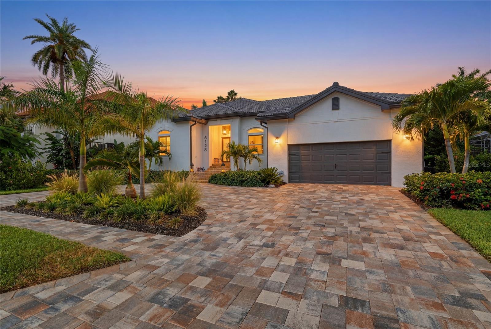 6128 Pasadena Point Blvd Property Photo 1