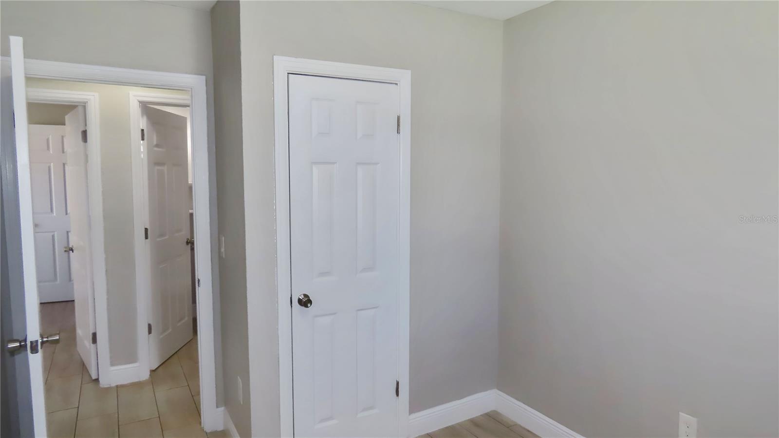 1241 Nicholson St Property Photo 8