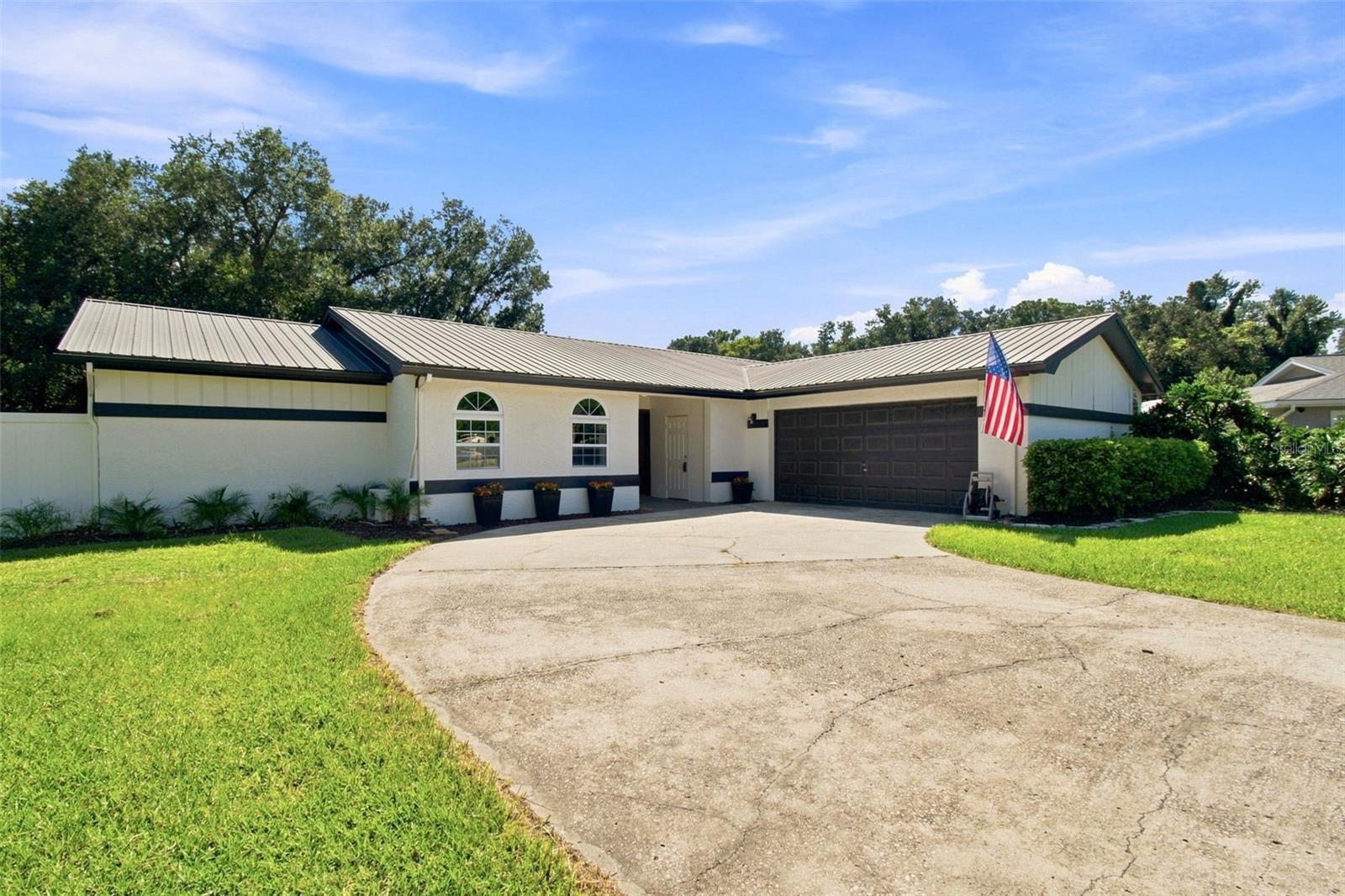 7233 Woodbrook Dr Property Photo 2