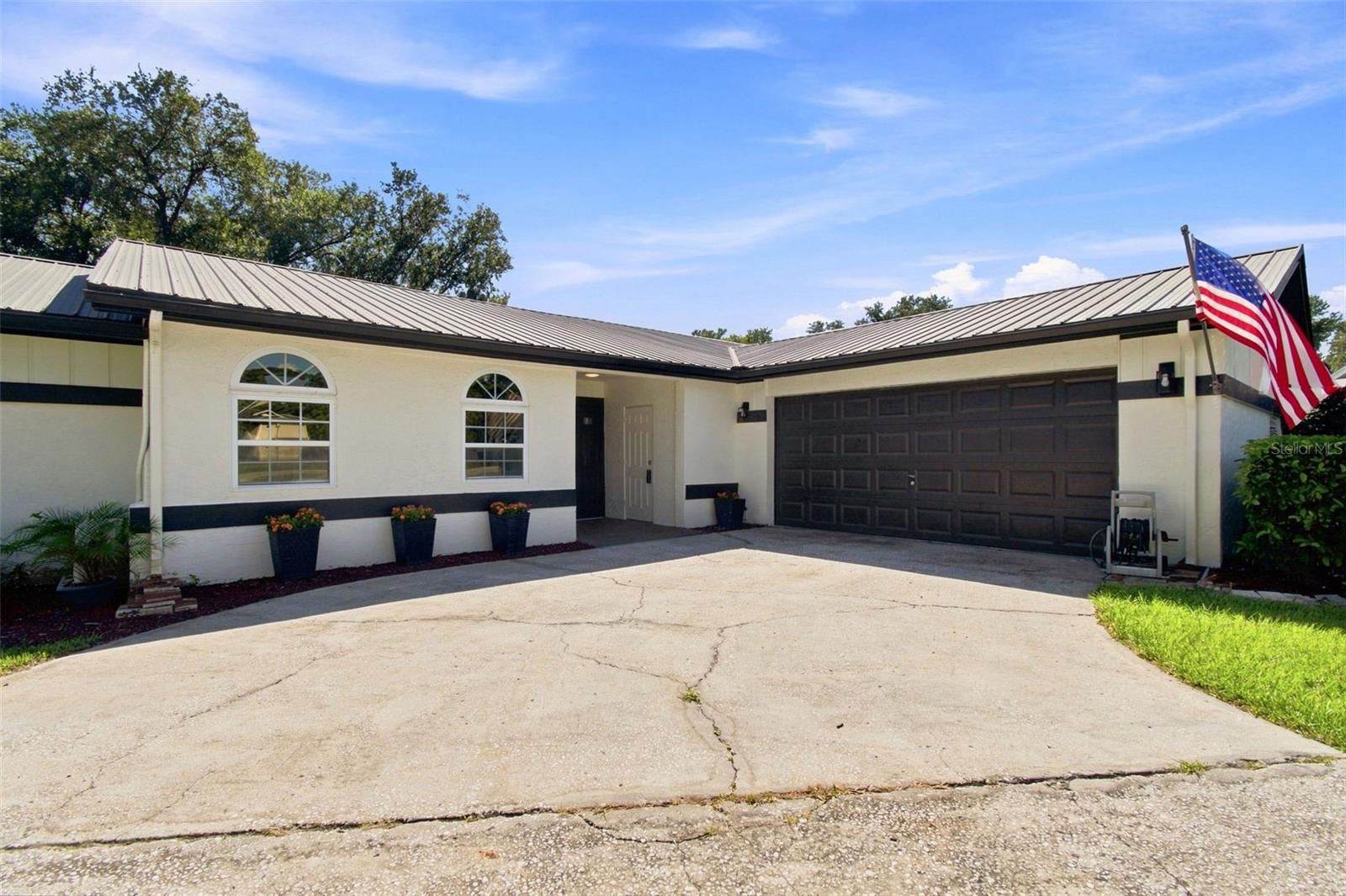 7233 Woodbrook Dr Property Photo 3