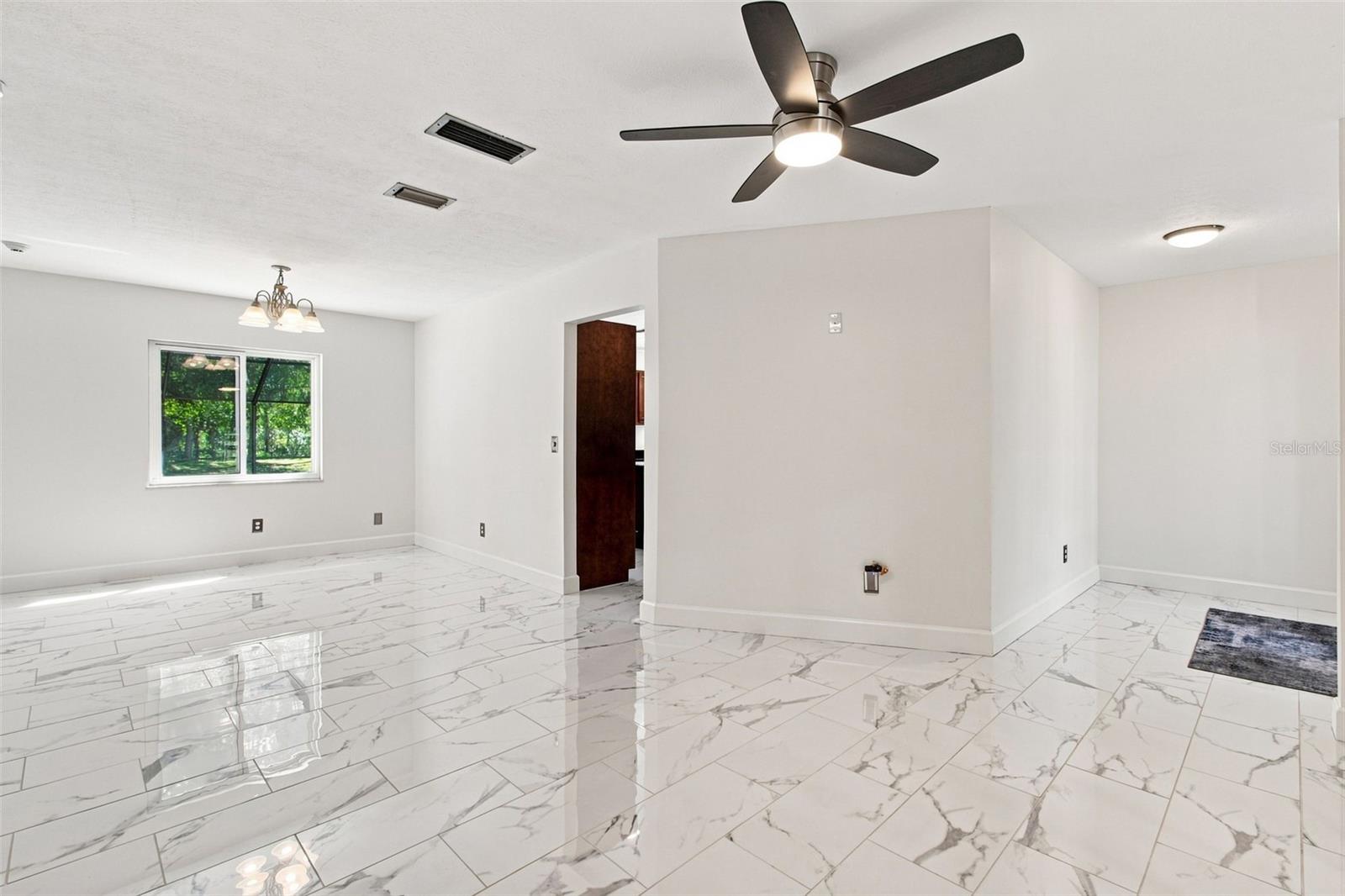 7233 Woodbrook Dr Property Photo 7
