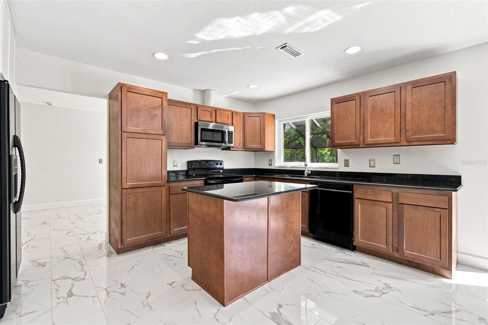 7233 Woodbrook Dr Property Photo 18