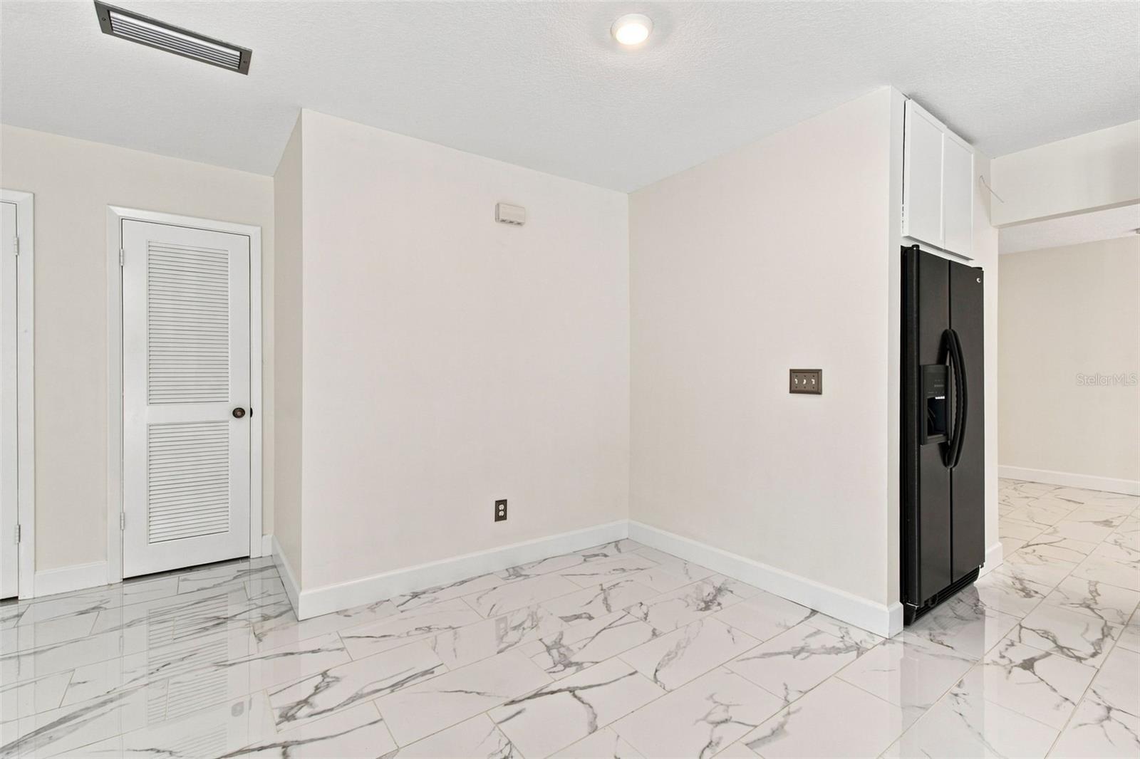 7233 Woodbrook Dr Property Photo 20