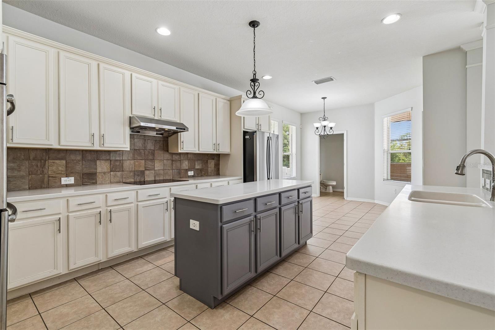 8523 Northton Groves Blvd Property Photo 3
