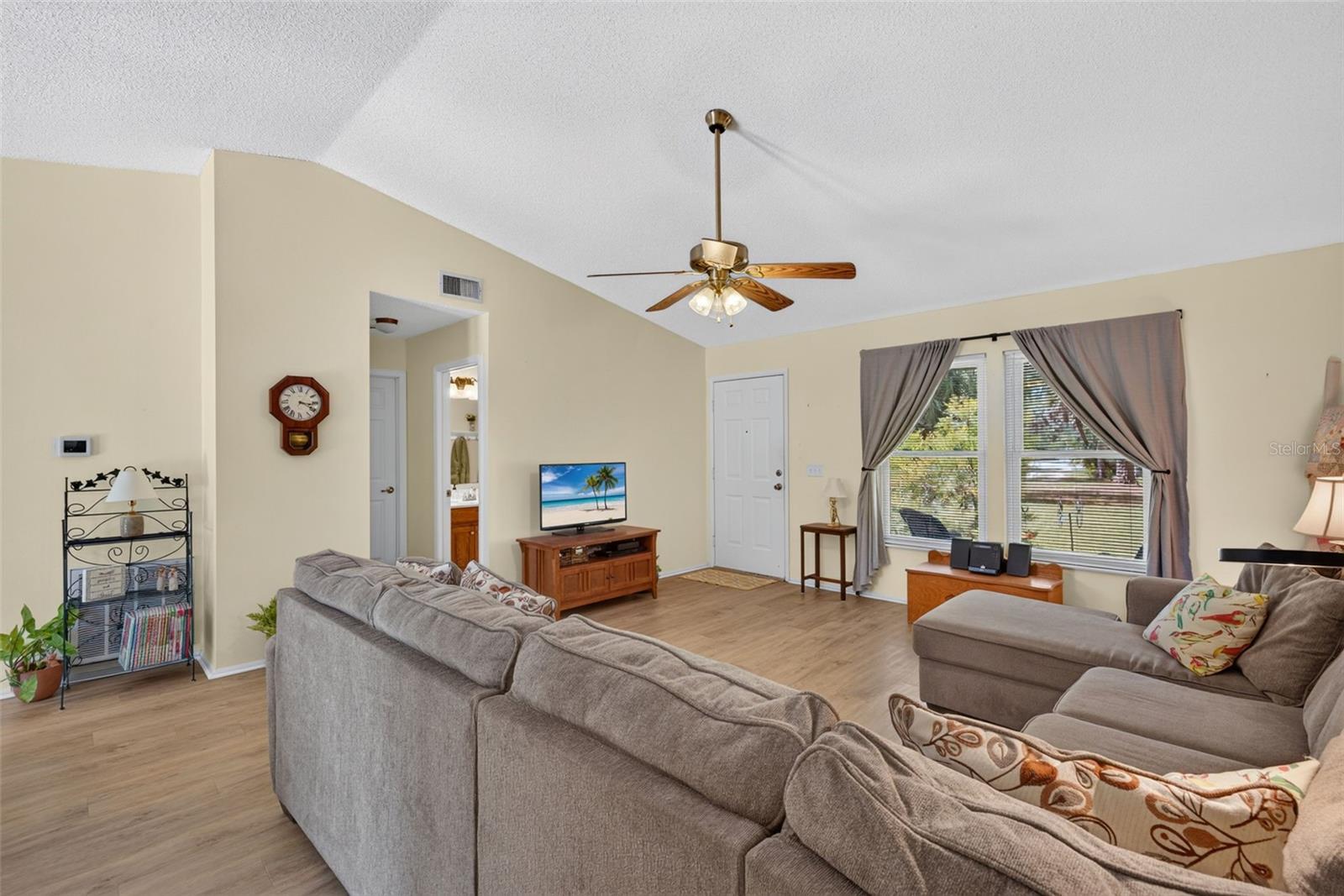2120 18th Ave Ne Property Photo 23