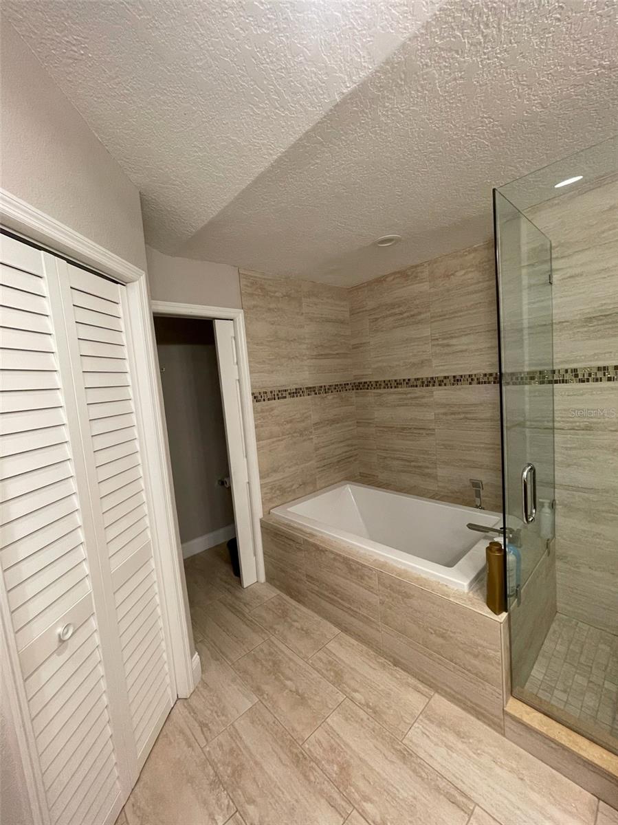 1450 Mahogany Ln Property Photo 5
